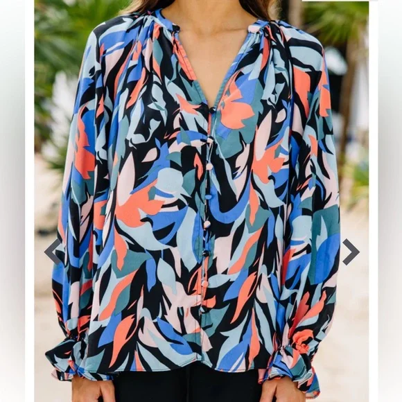 Entro Abstract Blouse in Size Medium - Picture 1 of 8
